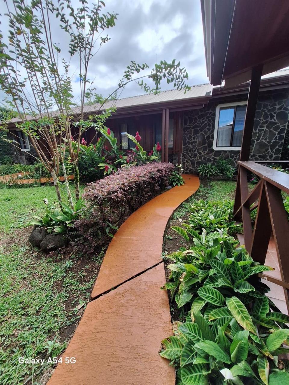 Iris Arenal Hotel La Fortuna Exterior photo